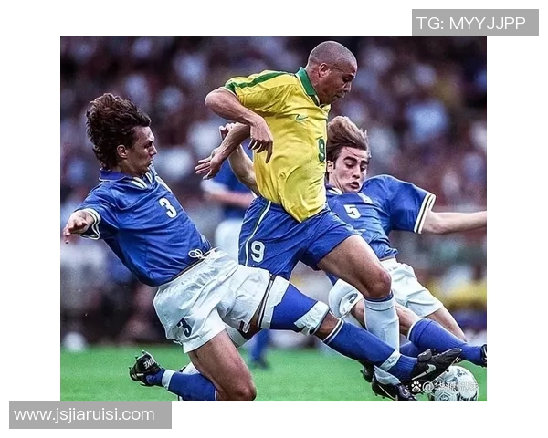 巅峰足球球星风采:从传奇巨星到现代偶像的精彩历程与影响 巅峰足球球星风采:从传奇巨星到现代偶像的精彩历程与影响