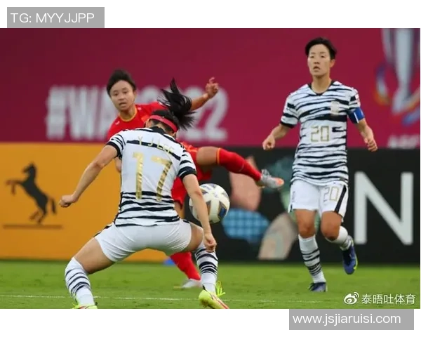 新业坊足球场迎来传奇球星闪耀登场 重燃球迷热情与激情之火 新业坊足球场迎来传奇球星闪耀登场 重燃球迷热情与激情之火