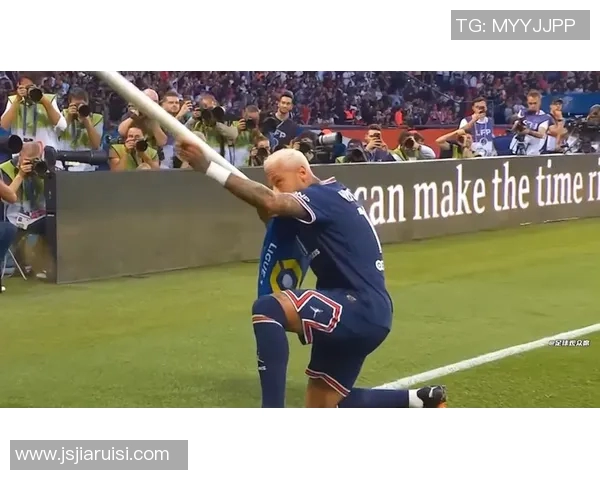 独家深度揭秘当红足球球星赛场内外真实心声采访剪辑