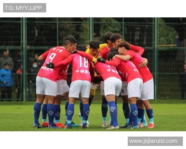 聚焦足球巨星风采 探寻赛场背后的荣耀与拼搏