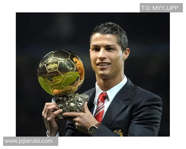 足球球星激情进场瞬间 展现全场焦点与荣耀时刻 足球球星激情进场瞬间 展现全场焦点与荣耀时刻