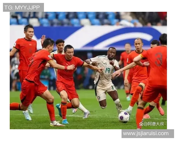 足球球星赛场突发脱裤尴尬瞬间引发球迷热议与媒体持续关注 足球球星赛场突发脱裤尴尬瞬间引发球迷热议与媒体持续关注