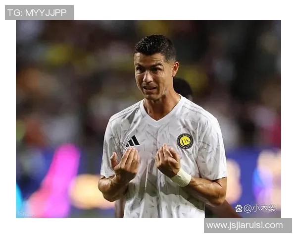 C罗传奇再续:从球场霸主到全球偶像的辉煌之路 C罗传奇再续:从球场霸主到全球偶像的辉煌之路