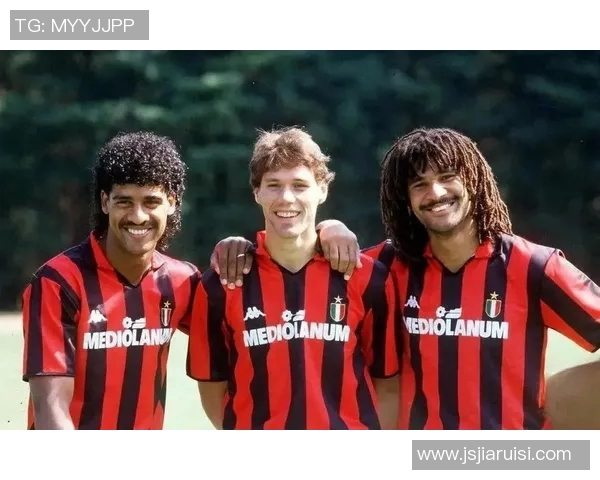 荷兰足球巨星回顾：从库伊特到范戴克的传奇征程